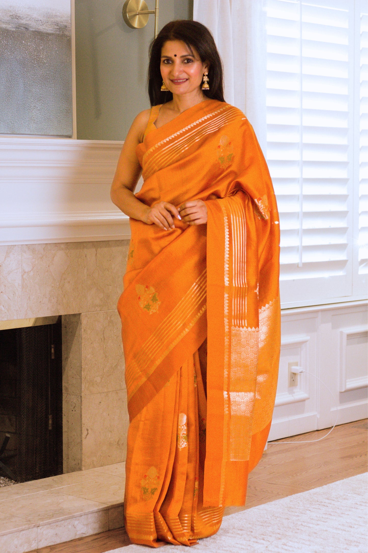 Honey Gold Minakari Guldasta Motif Pure Katan Banarasi Silk Saree.