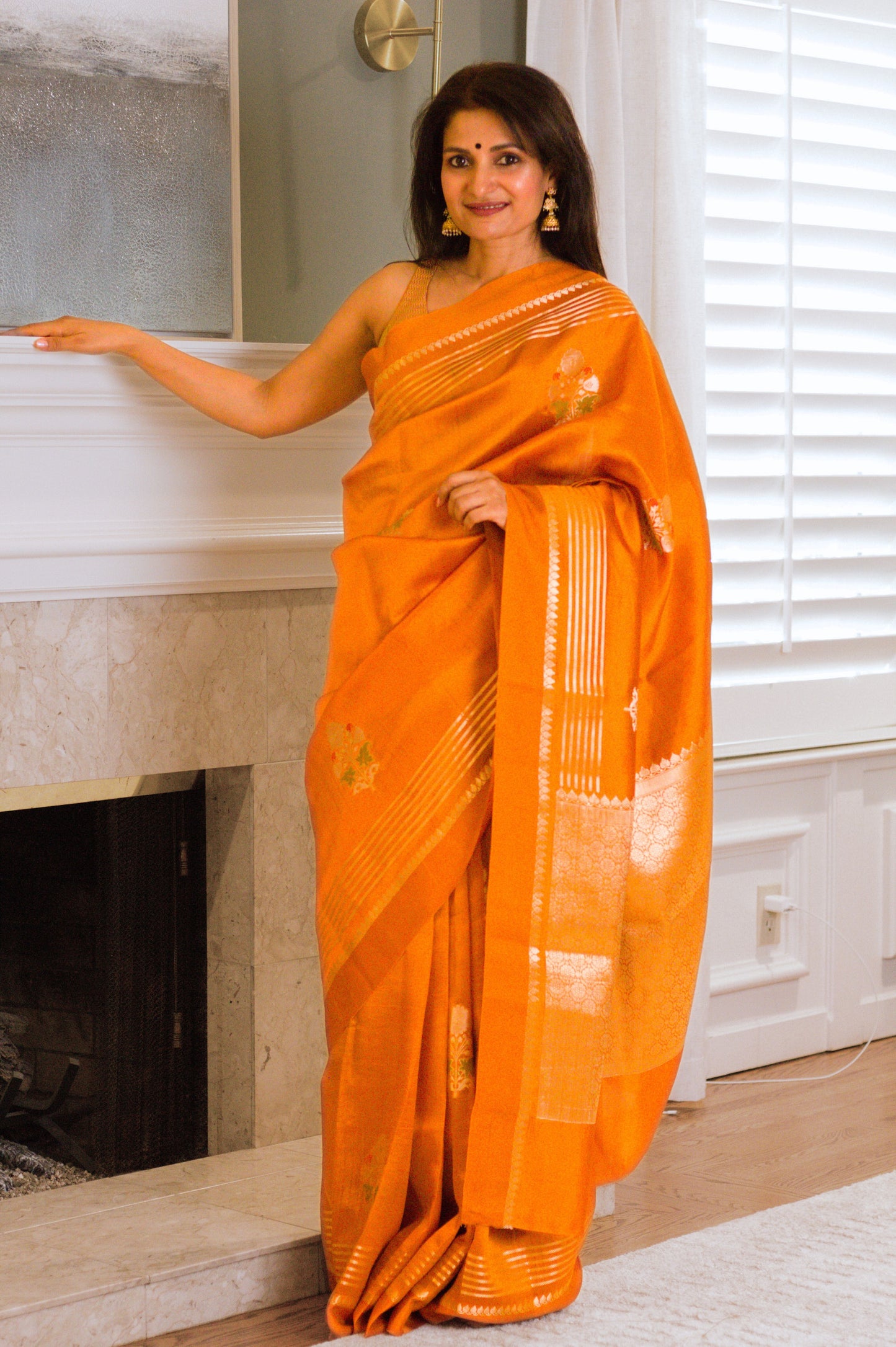 Honey Gold Minakari Guldasta Motif Pure Katan Banarasi Silk Saree.