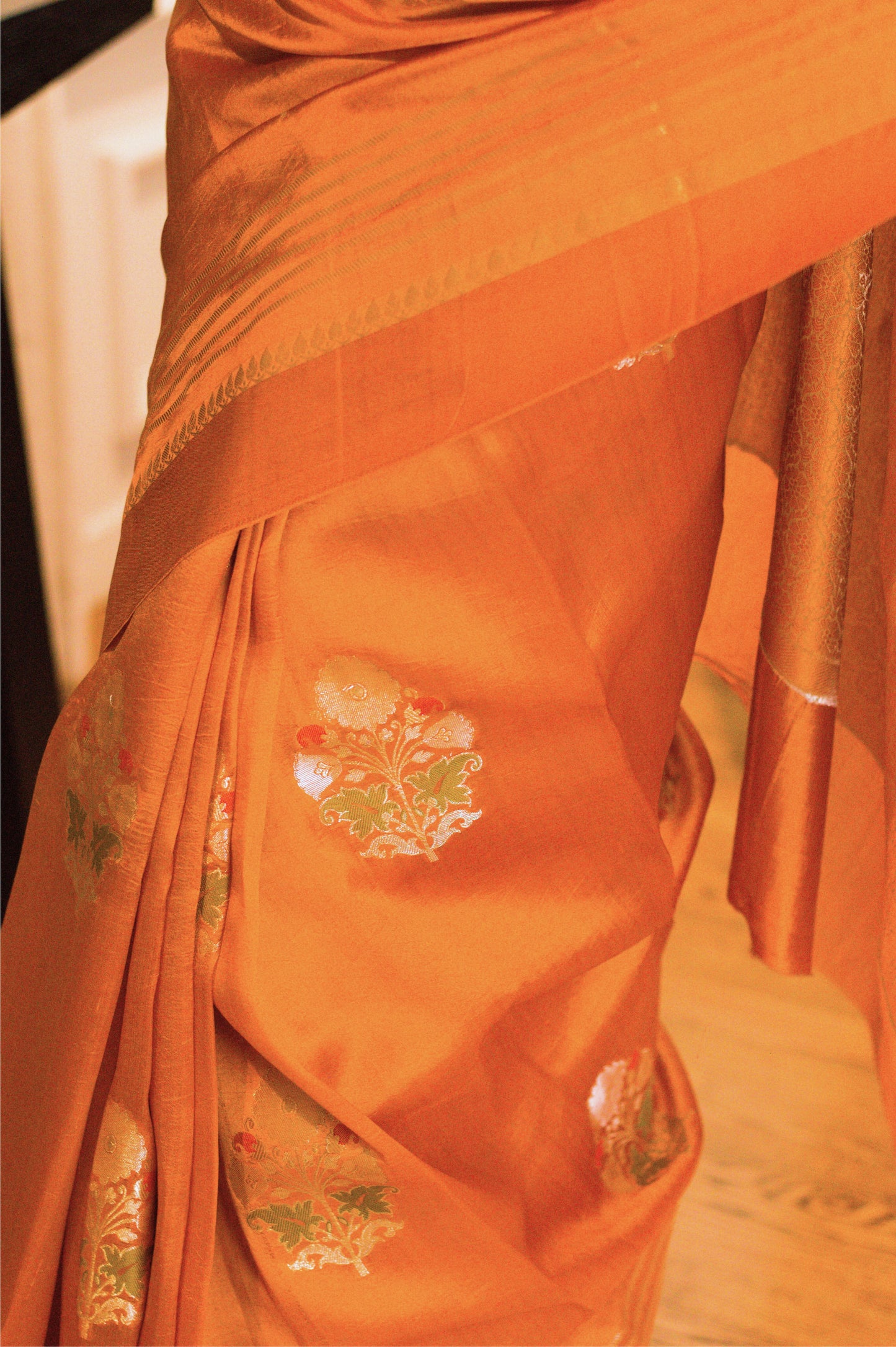 Honey Gold Minakari Guldasta Motif Pure Katan Banarasi Silk Saree.