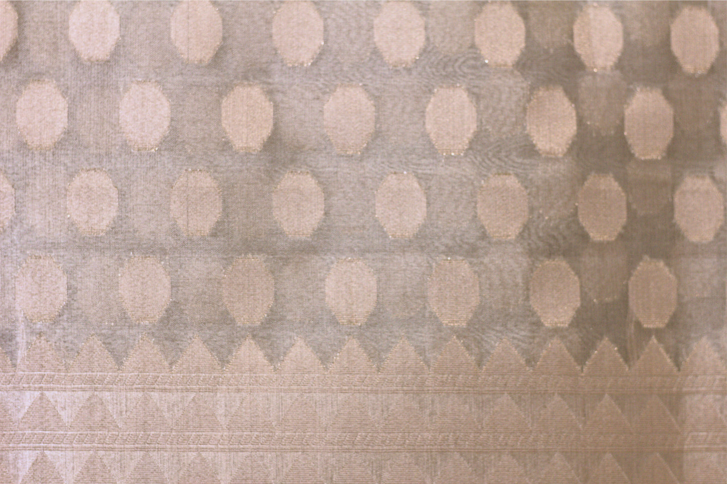 Silvery-Grey Tissue Handloom Kadhwa Banarasi Saree With Ginni Booti