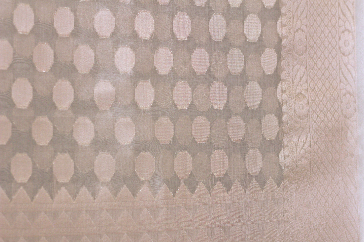 Silvery-Grey Tissue Handloom Kadhwa Banarasi Saree With Ginni Booti