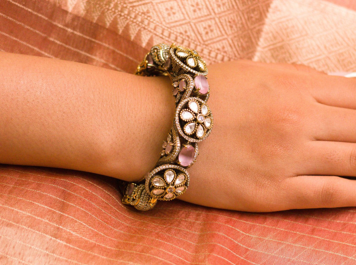 Pink Kundan Studded Swan Kangan